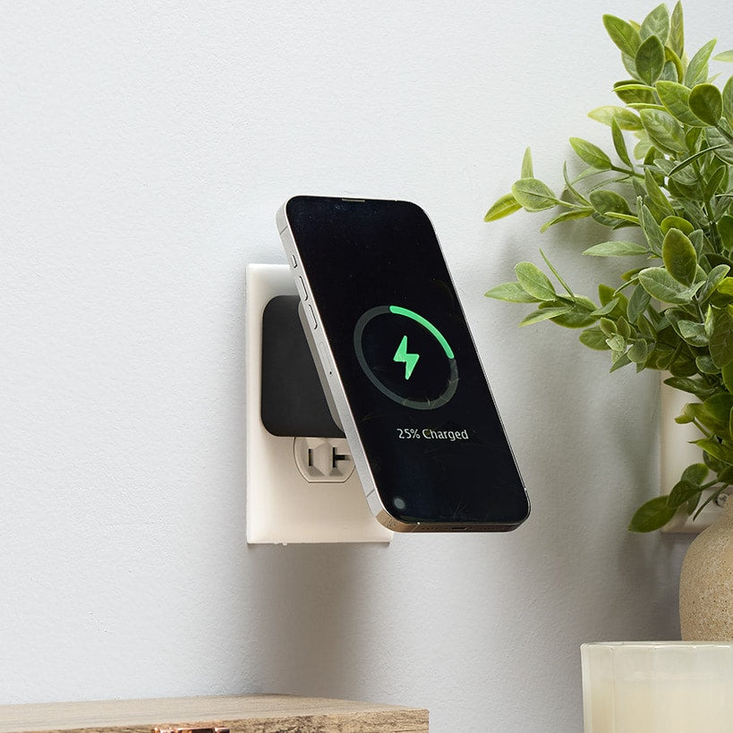 MagSafe® 15W Wireless Charger With Built In Magnet