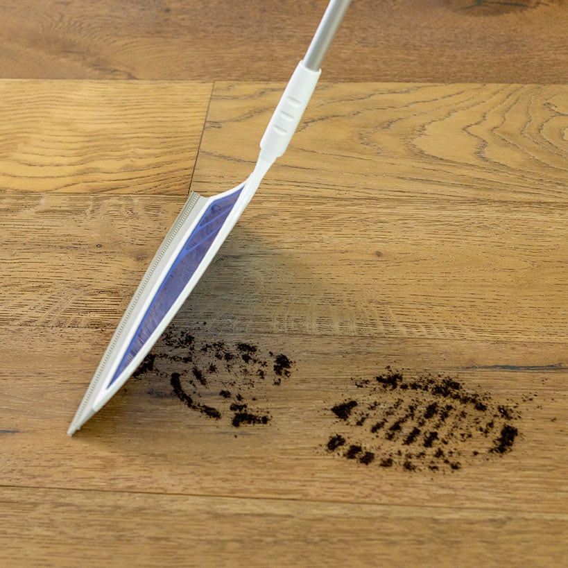 Helio Air Broom™ All-Surface, Lightweight Retractable Cleaning Tool