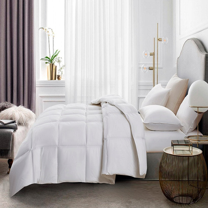 Serta Light Warmth 233-Thread Count Goose Feather and Down Comforter