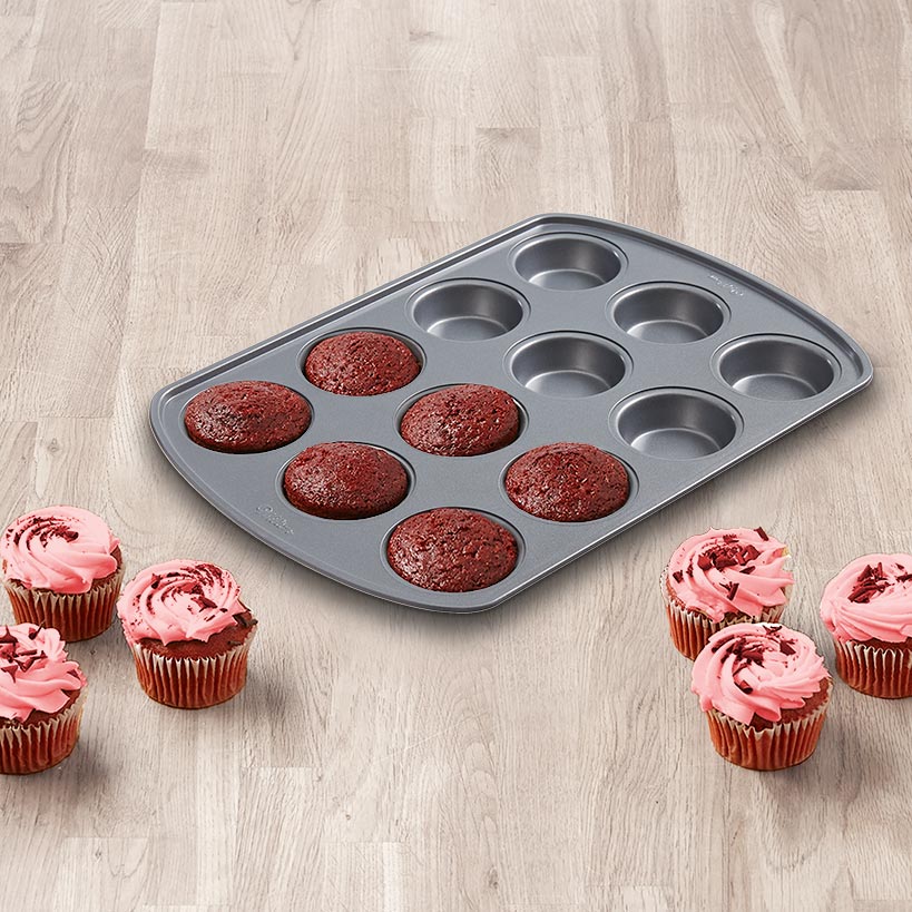 Wilton Nonstick Cupcake Pan with Travel Lid